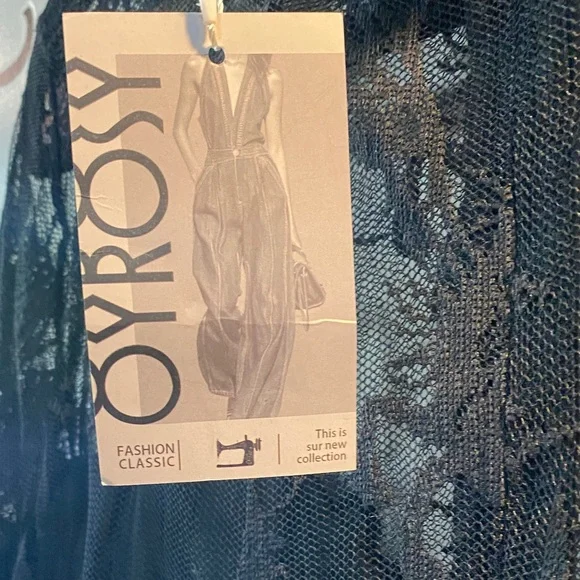 Elegant Strapless Black Dress with Lace Overlay - Picture 9 of 12